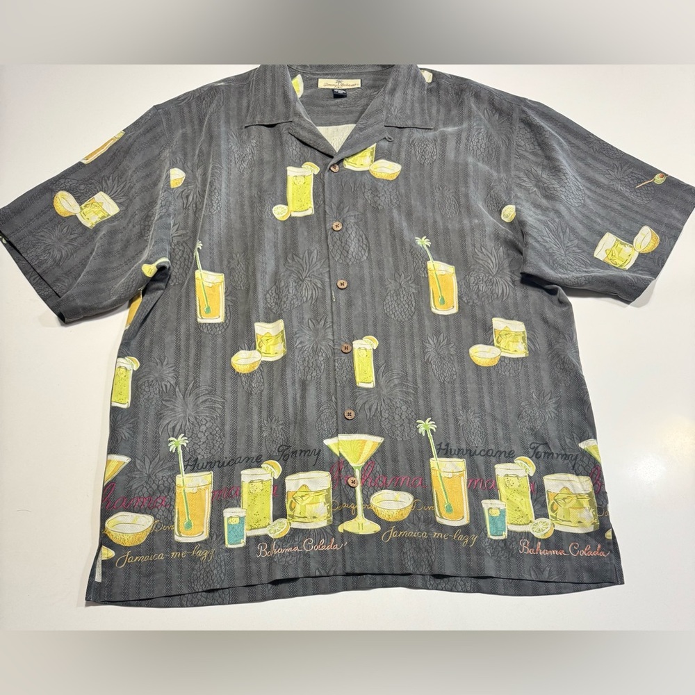 Tommy Bahama Relax Size LRG 100% Silk Bahama Colada Hurricane Tommy Short Sleeve